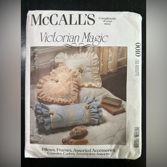 McCall pattern- Victorian magic style accessories sewing, pillows frames - Picture 1 of 3